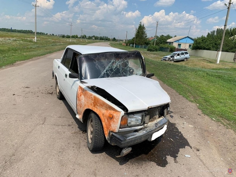 В ДТП в селе под Волгоградом пострадали два человека