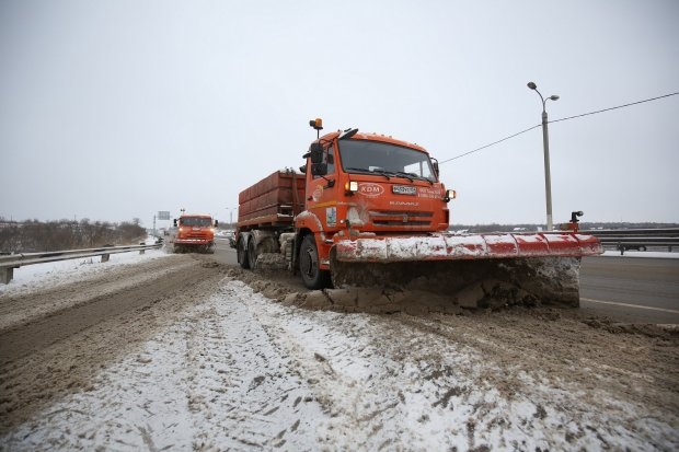 199 спецмашин усиленно чистят дороги Волгоградской области