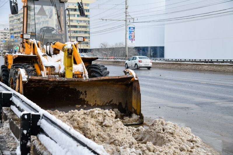 Дороги Волгоградской области круглосуточно расчищают 308 спецмашин