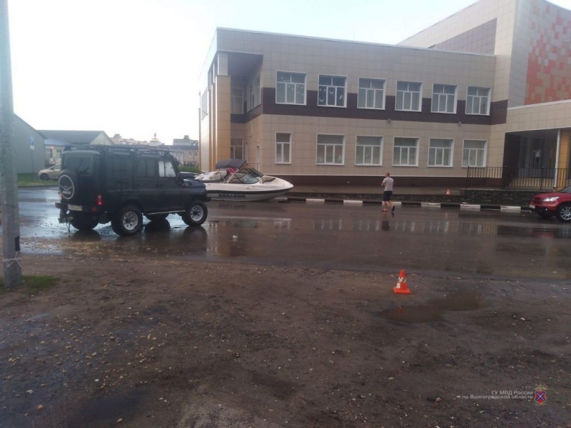 В Волгоградской области 40-летняя женщина пострадала в ДТП с яхтой