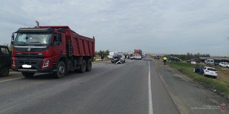 В Волгоградской области в аварии пострадали водители двух автомобилей