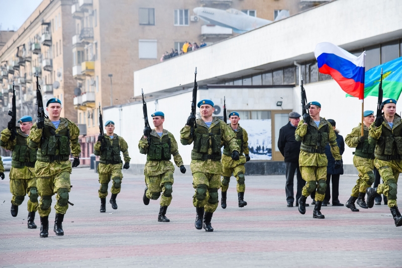 Десантники из Камышина прошли марш-броском через Волгоград