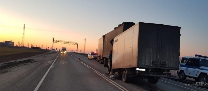 В Михайловке ранним утром «газель» врезалась в КамАЗ