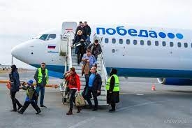 Летевший из Волгограда самолет сообщил о проблемах с двигателем