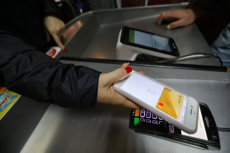 В Роскачестве назвали правила обработки гаджетов против COVID-19