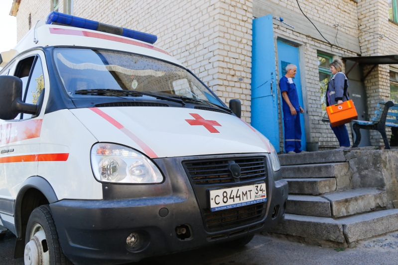Водители в Волжском за один день сбили двух пешеходов
