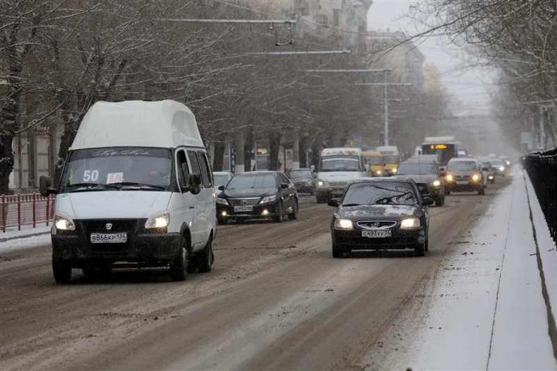 На мосту через ГЭС под Волгоградом образовалась пробка из-за ДТП