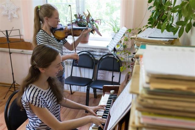 Скрипка звучит на всю Палласовку