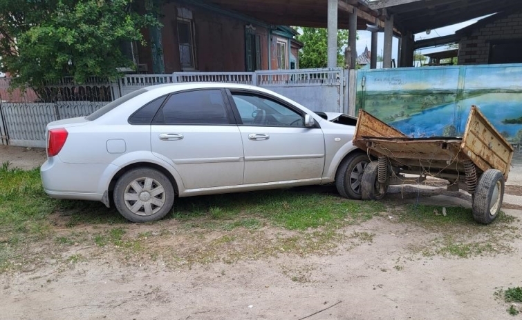 В Волгоградской области водитель «Шевроле» врезался в иномарку и прицеп
