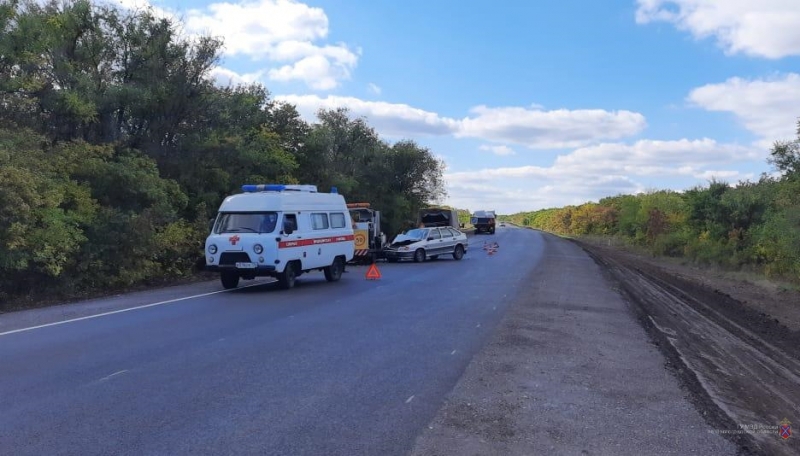 В Волгоградской области пенсионер на ВАЗе влетел в спецмашину