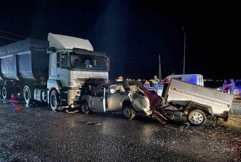 Под Волгоградом в ДТП на трассе погиб 17-летний юноша, два человека пострадали