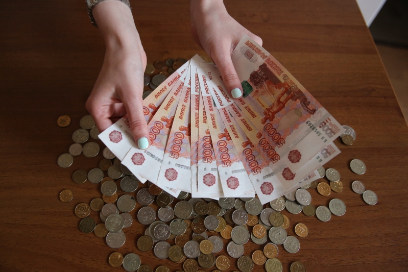 53-летний житель Дубовки пытался подкупить полицейского