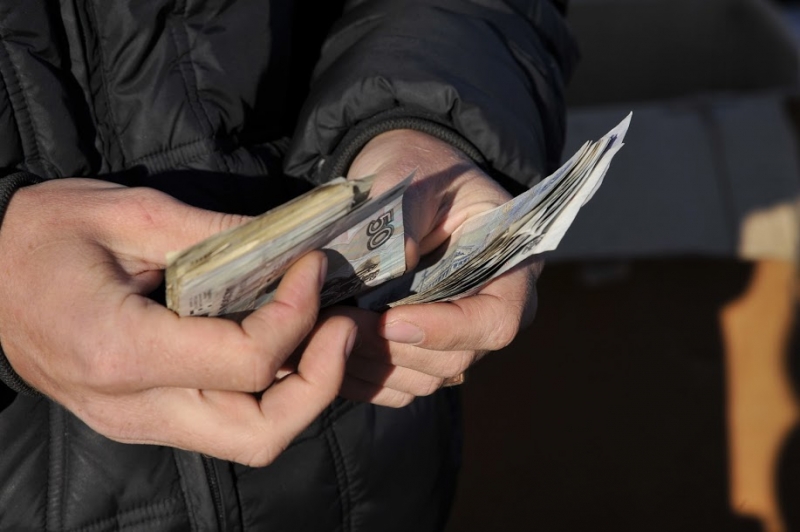Дубовчанку обманули на 620 тысяч рублей под предлогом снятия порчи