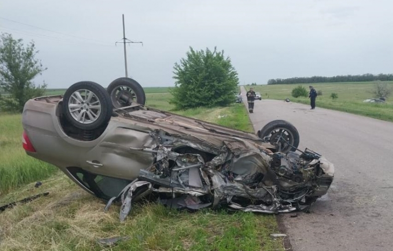 В лобовом ДТП в Волгоградской области пострадал 33-летний водитель «Лады»