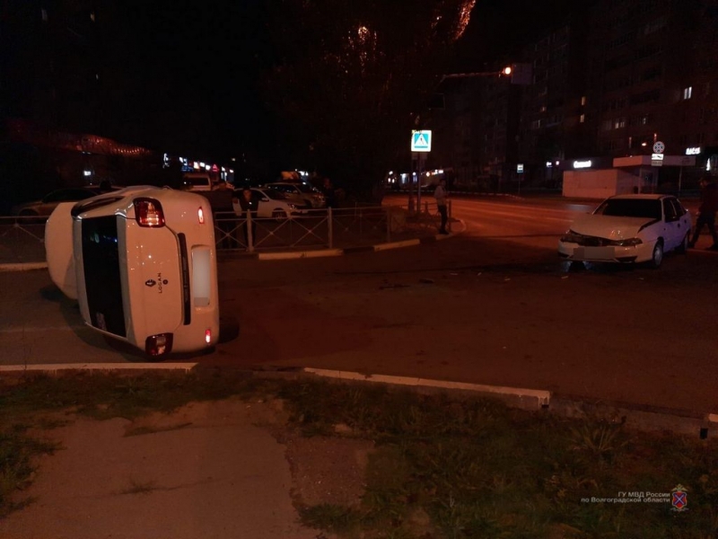 В ДТП под Волгоградом пострадали девушка и двое детей