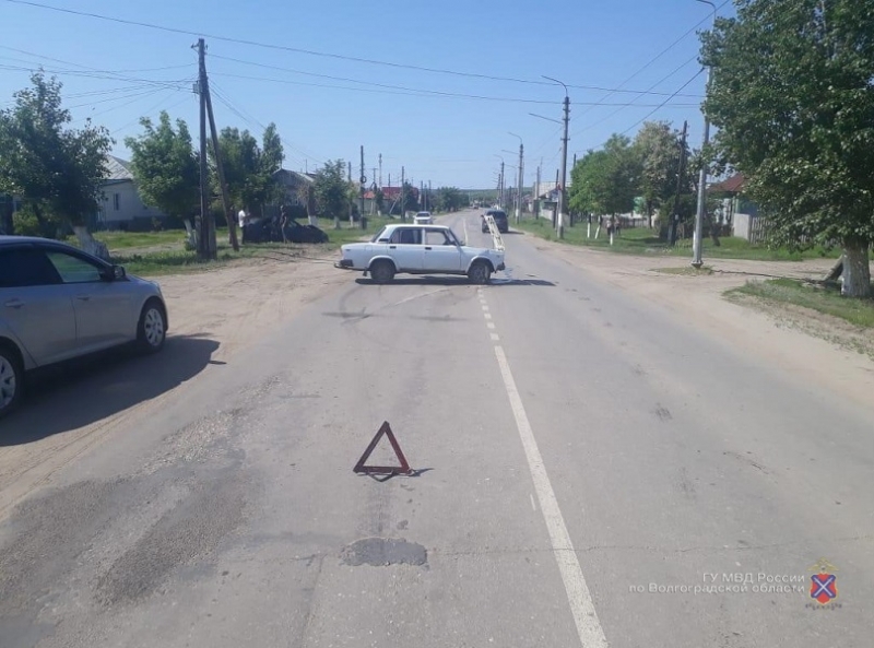 Два человека пострадали в утреннем ДТП в Волгоградской области