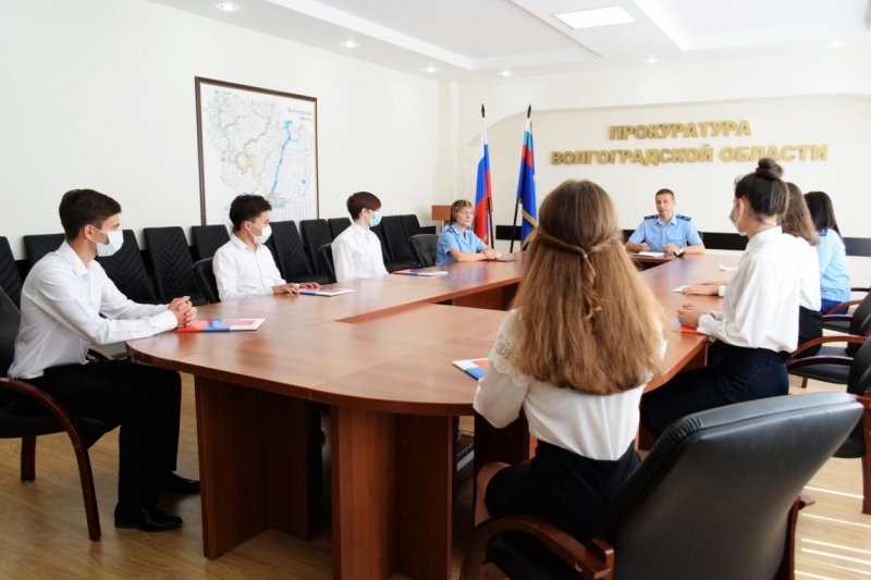 Направления в институты прокуратуры получили 6 волгоградцев