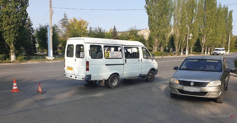 Под Волгоградом в ДТП с маршруткой и иномаркой пострадала пассажирка