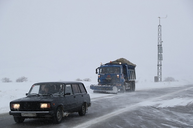 Последствия снегопада в Волгоградской области устраняли 244 спецмашины