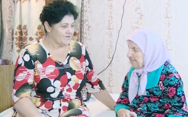 Жительница Октябрьского района отметила 100-летие своей «приемной дочери»