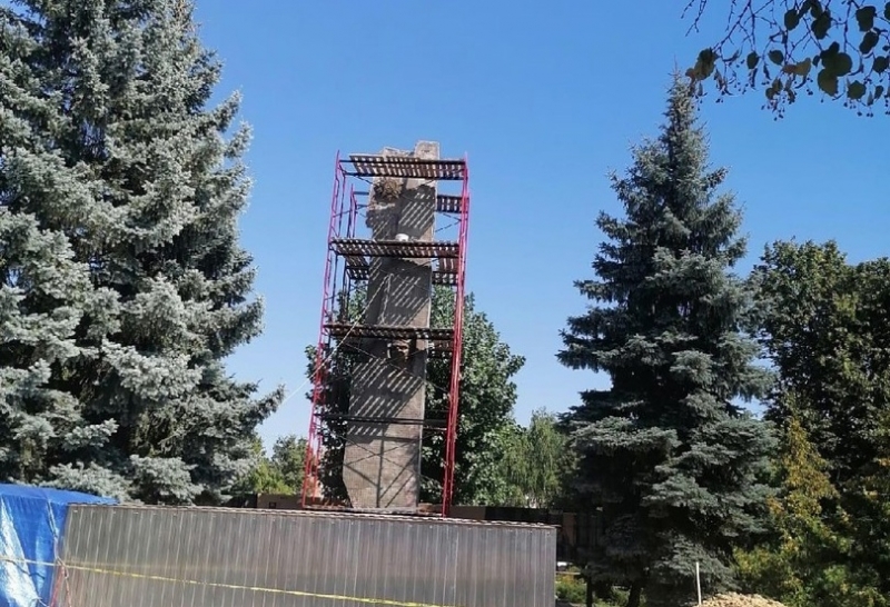 В Урюпинске капитально ремонтируют военный мемориал