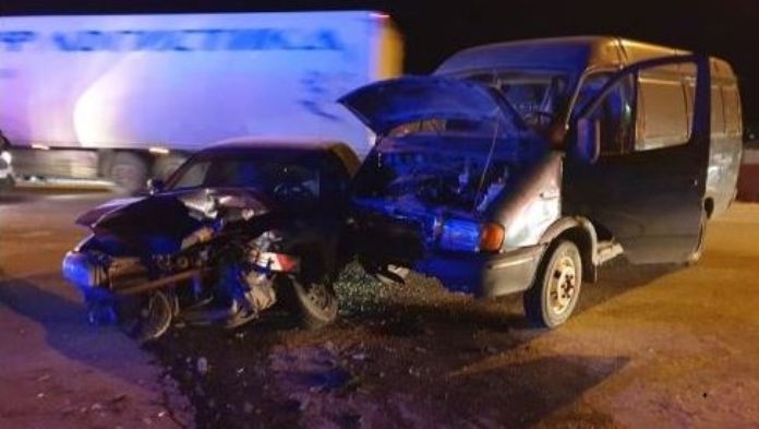 Четыре человека пострадали в массовом ДТП в Волгоградской области