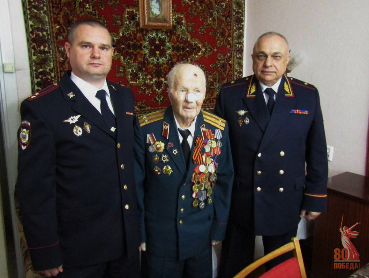 Полицейские поздравили ветерана Ивана Тимощенко из Камышина