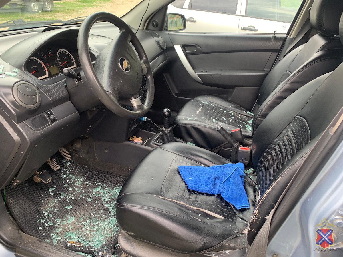 В Камышине ищут вандала, повредившего 4 автомобиля