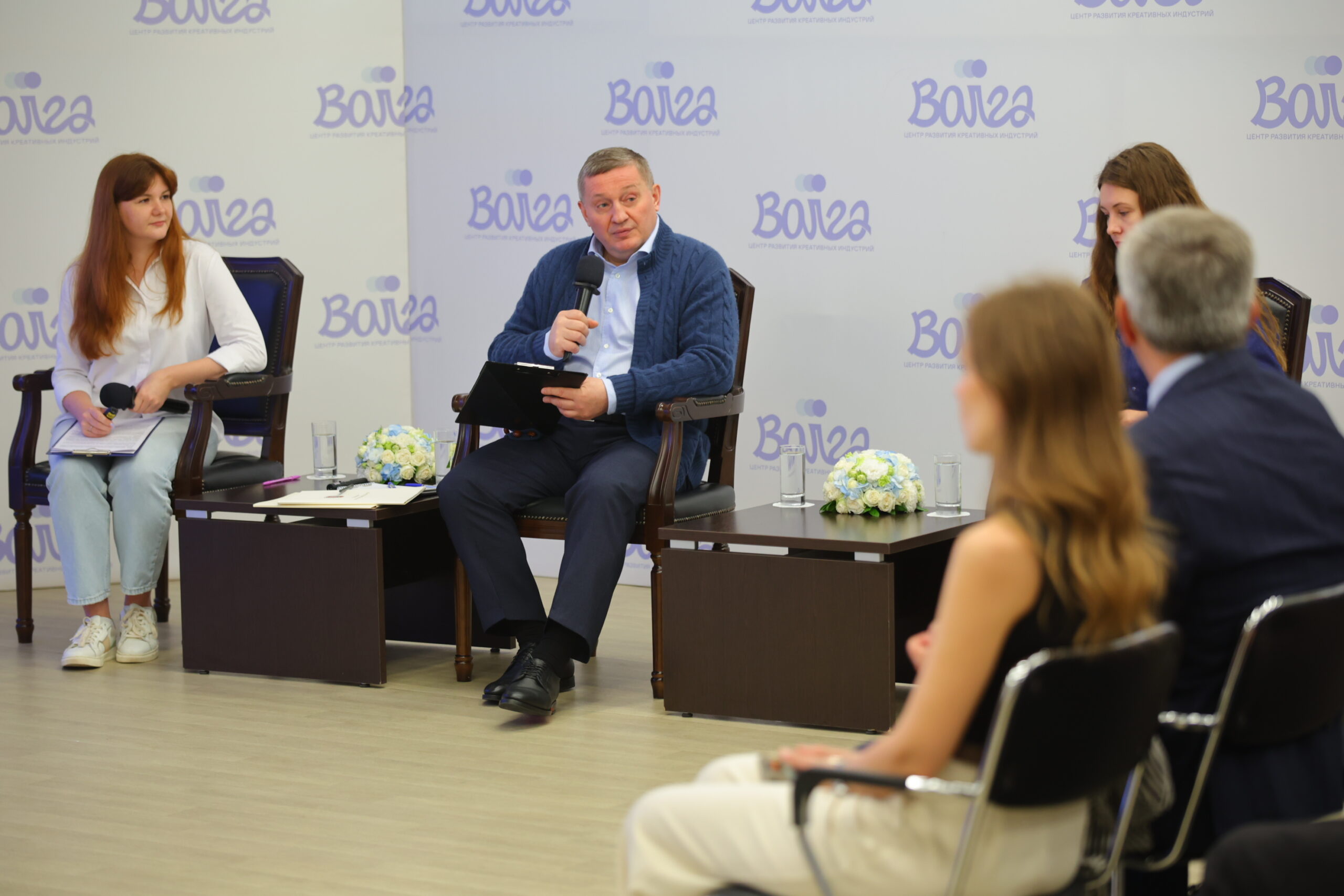 На встрече Бочарова с молодежью обсудили концепцию речного фасада Волгограда